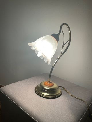 Lámpara de mesa clásica dorada y cristal