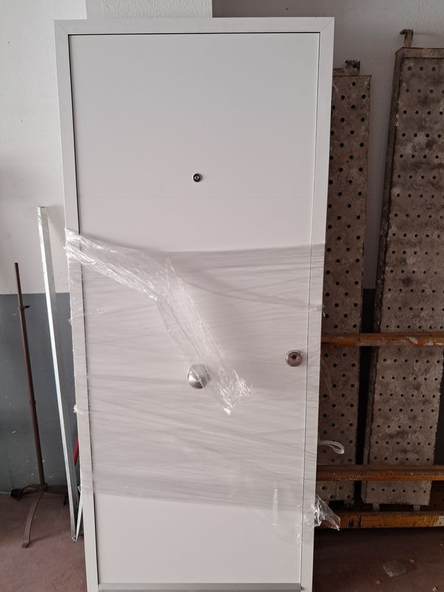 PUERTA DE SEGURIDAD DE ENTRADA BLANCA