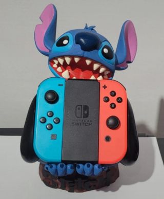 Soporte para mando PS4 con figura Stitch