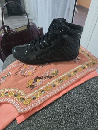 Tenis Geox Negros Brillantes