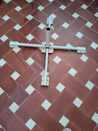 Pie para sombrilla de metal blanco