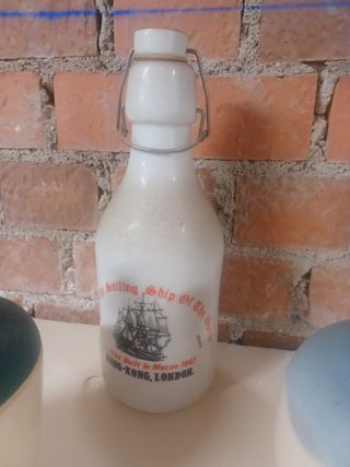 Bottiglie di whisky in ceramica Long John e Claymore