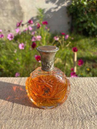 Bottiglie di profumo e miniature per collezionisti