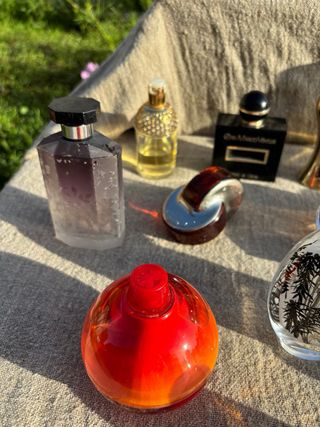 Bottiglie di profumo e miniature per collezionisti