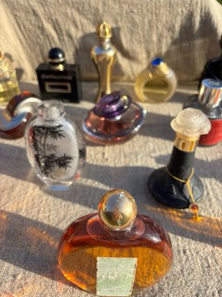 Bottiglie di profumo e miniature per collezionisti