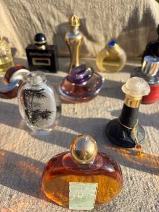 Bottiglie di profumo e miniature per collezionisti