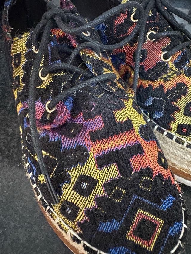 Zapatos de plataforma con estampado