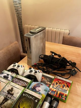 Xbox 360 + 3 Mandos + 2 Micrófonos + 10 Juegos