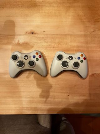 Xbox 360 + 3 Mandos + 2 Micrófonos + 10 Juegos