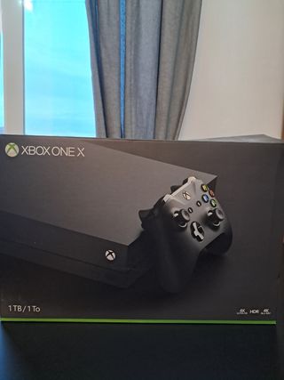 Xbox One X 1TB c/ 2 mandos (1 no original+1 juego