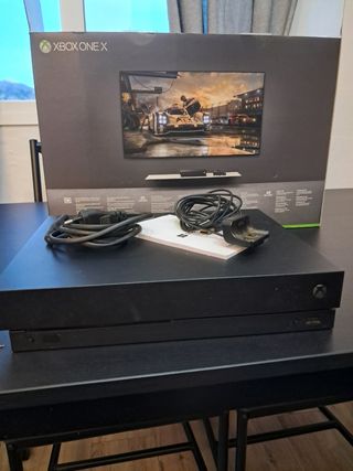 Xbox One X 1TB c/ 2 mandos (1 no original+1 juego