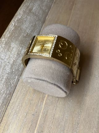Reloj Guess Mujer Dorado Modelo 180340L1