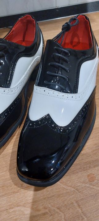 Zapatos Wingtip charol elegantes