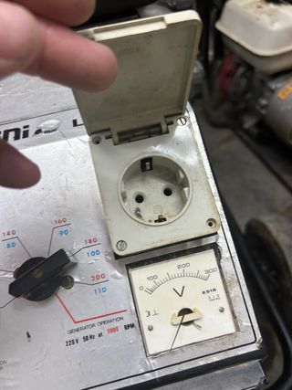 Generador de luz y soldador eléctrico