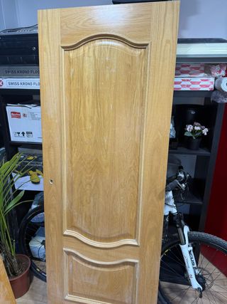 Puerta de paso de madera