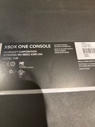 Xbox One 500GB + 1 mando + Kinect + 5 juegos
