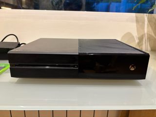 Xbox One 500GB + 1 mando + Kinect + 5 juegos
