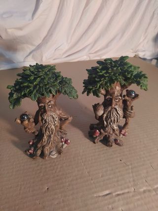 Figuras de duendes de árbol
