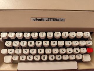 Máquina de escribir Olivetti Lettera 35