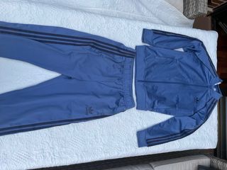 Chándal Adidas Azul con Rayas Negras