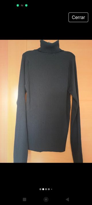 Jersey negro cuello vuelto