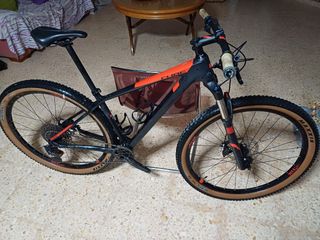 Bicicleta de Montaña Rígida Cube Carbono. Talla M
