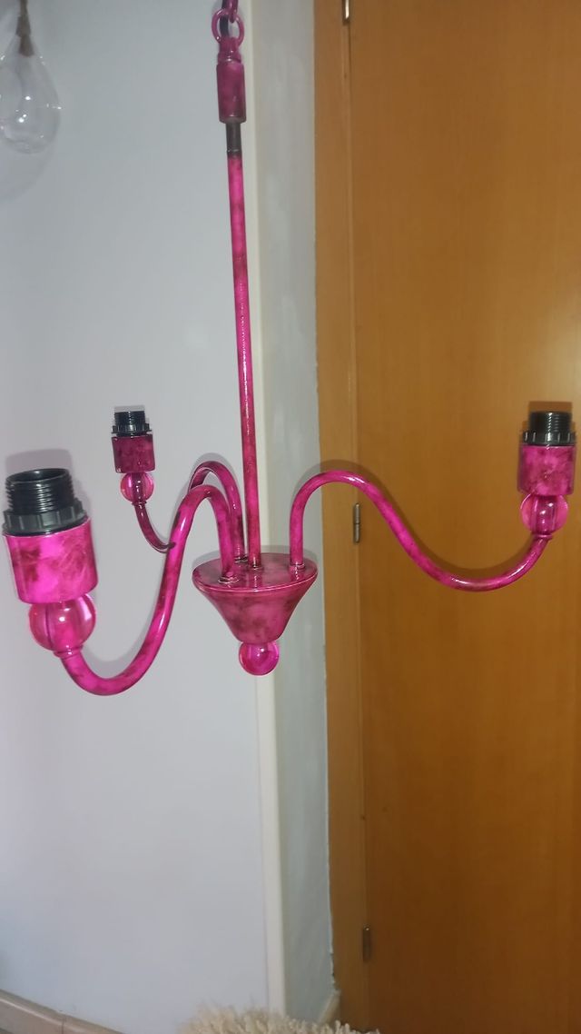 Lámpara colgante rosa y negra