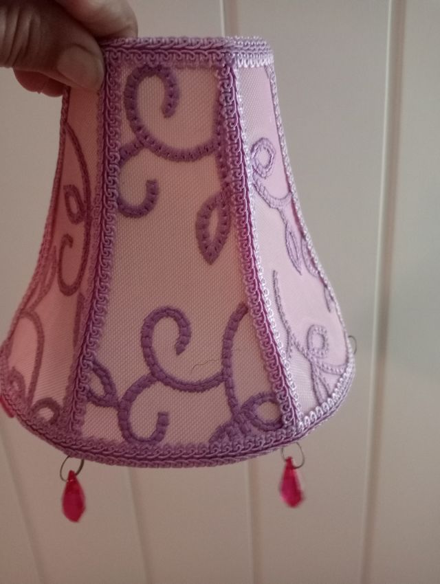 Lámpara colgante rosa y negra