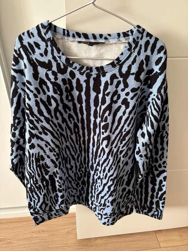 Sudadera Sandro Estampado Animal Azul y Negro