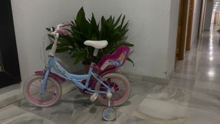 Bicicleta infantil azul y rosa