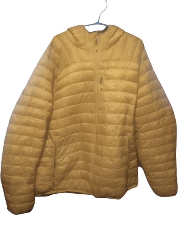 Chaqueta impermeable con capucha