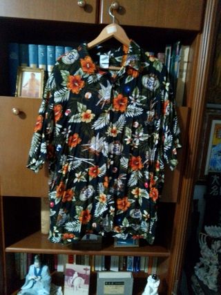 Camisa Hawaiana Negra Estampada