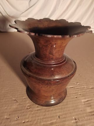 Jarrón de cuero patinado