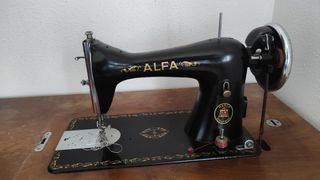 Máquina de coser Alfa con taburete