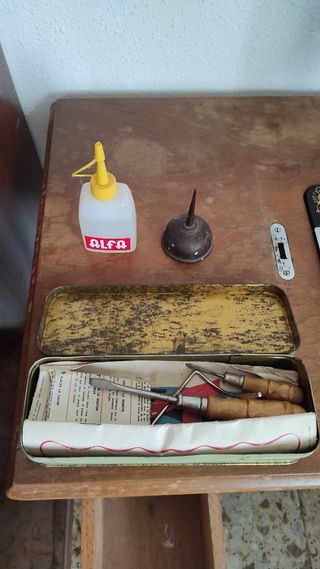 Máquina de coser Alfa con taburete