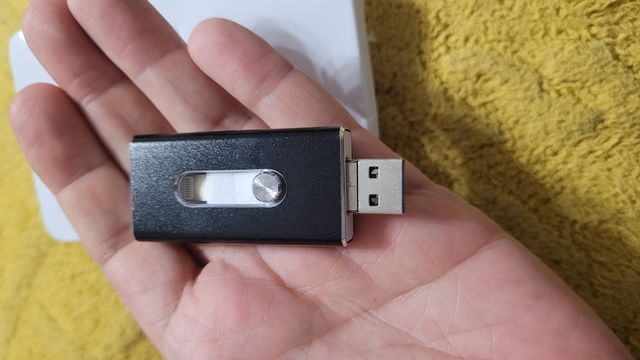 Apple Flash Drive 64GB Dual Storage iOS & PC