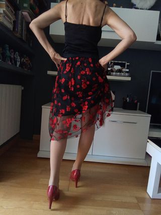 FALDA FLORAL CON TRANSPARENCIAS SIN ESTRENAR 
