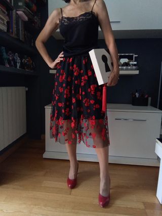 FALDA FLORAL CON TRANSPARENCIAS SIN ESTRENAR 