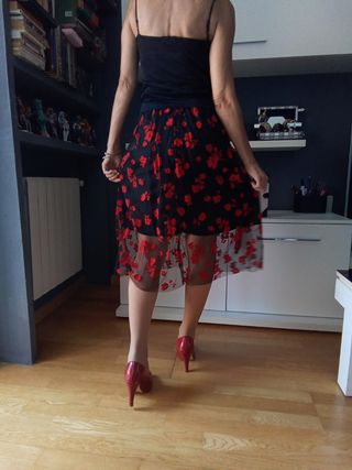 FALDA FLORAL CON TRANSPARENCIAS SIN ESTRENAR 