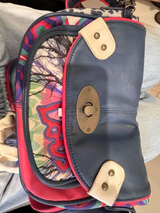 Bolso azul y multicolor
