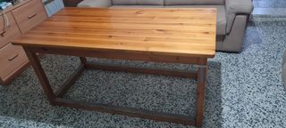 Mesa de madera rústica