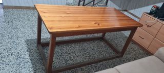 Mesa de madera rústica