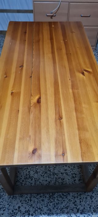 Mesa de madera rústica