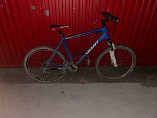 Bicicleta de montaña Giant azul