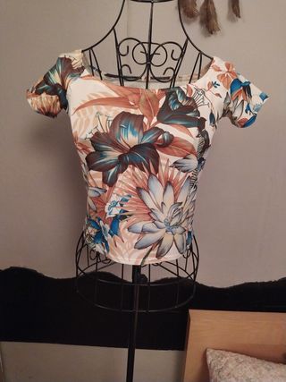 Camiseta de lycra con estampado floral