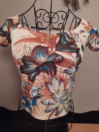 Camiseta de lycra con estampado floral