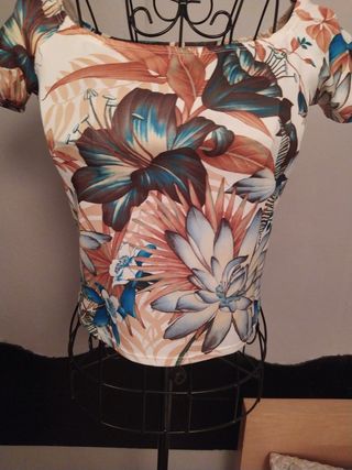 Camiseta de lycra con estampado floral