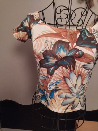 Camiseta de lycra con estampado floral