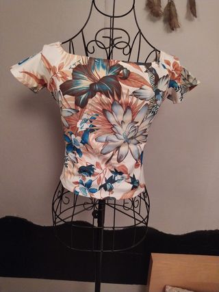 Camiseta de lycra con estampado floral
