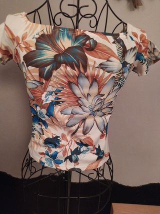 Camiseta de lycra con estampado floral